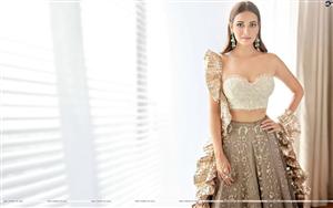 Dia Mirza adorns a gorgeous gown with class